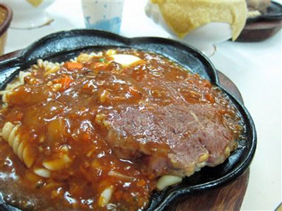 台北平价重量级牛排肉厚软嫩多汁