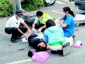 台湾两位互不相识的护士路见车祸停车救人(图)