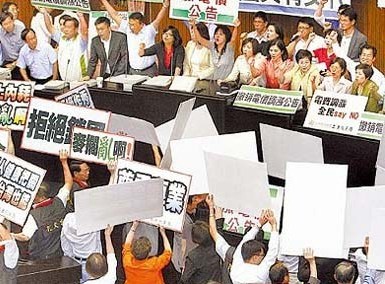 美牛肉案较量:绿营扛睡袋霸主席台蓝营摩拳备战