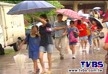 学生上两节课才停课台北市家长抱怨措手不及