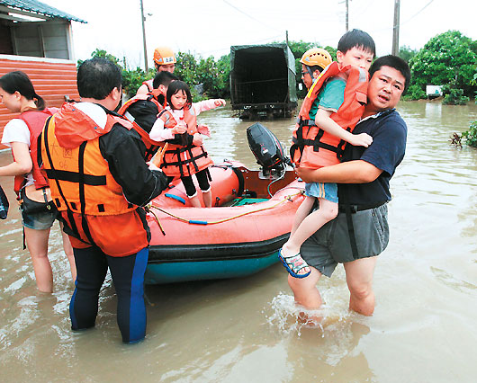 台湾强降雨已致6死多县市紧急停班停课(图)