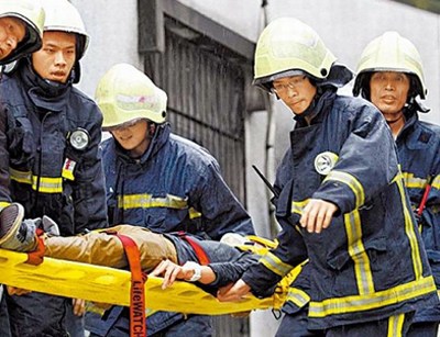 同事喊“你太太来了”台男子爬窗摔断腰