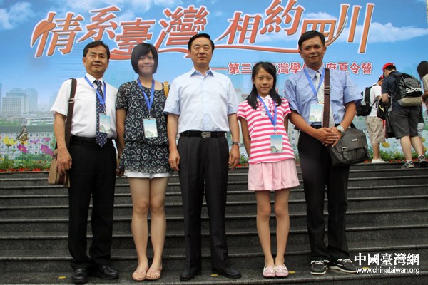 特写:跨越海峡两岸的“忘年之交”(图)