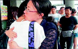 陆客团车祸后感激台湾司机舍命赠6万奠仪(图)