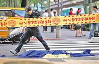 闷热想不开?台北市3小时3人跳楼亡(图)