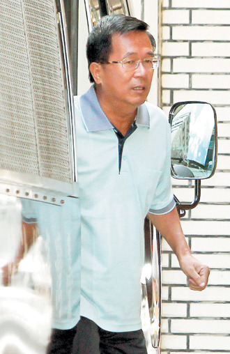 ̨��ʱ������Ա����Ӣ�Ų�������ˮ������