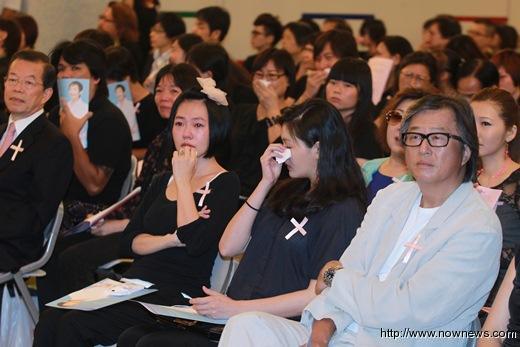 台艺人大炳追悼会举行小炳随兄脚步赴京担家计