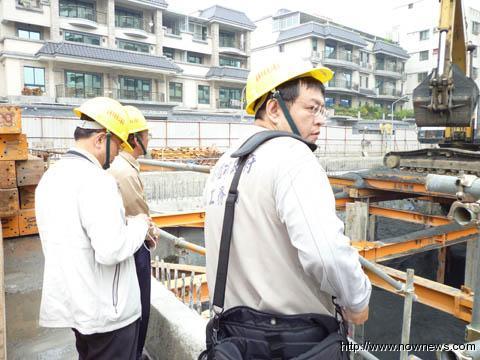 高雄市因海水倒灌致多处淹水多地水淹及膝