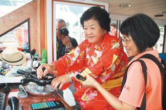 台湾73岁拾荒阿嬷圆梦60年后重游日月潭(图)