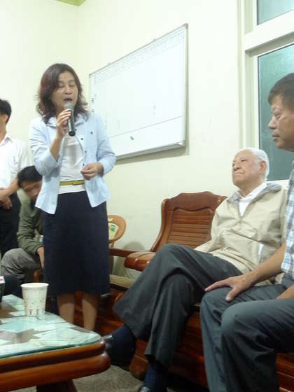 苏治芬台风天不救灾陪李登辉访猪农