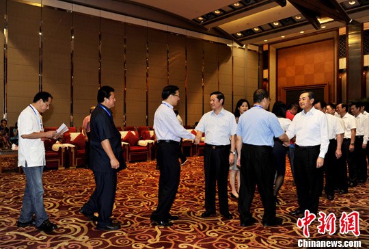 刘奇葆、王毅等成都会见参加“双百论坛”的台湾县市议员
