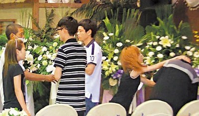 台湾少女饮摇头丸啤酒暴毙3名玩伴灵前被掌掴