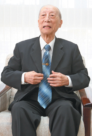 台湾工程师画出台湾史上首张公路图获颁金路奖