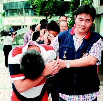 19岁台湾高中生入帮会当街杀人考上大学后被捕