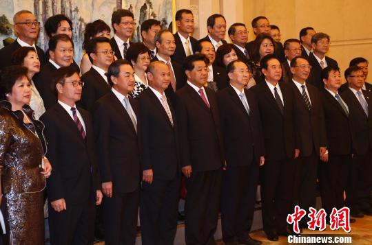 贾庆林会见世界台湾商会联合总会参访团