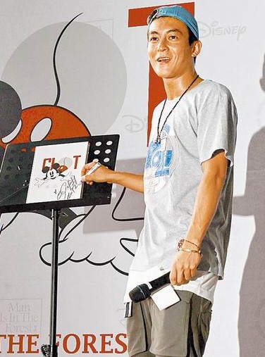 扯上台淫魔富少陈冠希发飙:你觉得我跟他一样吗?