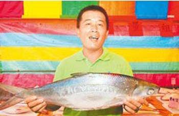 嘉义举行虱目鱼王争霸最大尾重7.8台斤(图)
