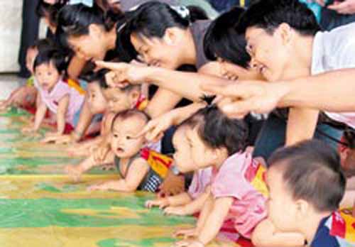 台湾艺人跨海找代孕产子引争议:没钱没子没指望