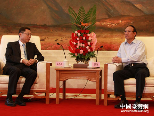 高孔廉率台湾海基会顾问团访问云南(图)