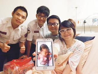 妻紧急通知临盆台男子拔牙到一半飞速回家接生