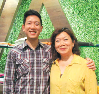台留美“80后”弃高薪返台设计环保“咖啡衣”