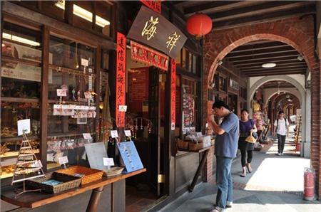 宝岛寻古:客庄探寻桃花源老街、古寺、住古厝