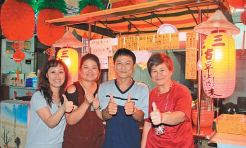 一家四代聋哑人台湾聋哑夫妇打拼创业卖卤味