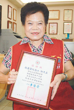 台湾八旬义工吃隔夜菜勤俭生活省钱助弱势病患