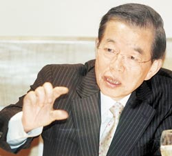 谢长廷向民进党喊话:若想“执政”勿与13亿人作对