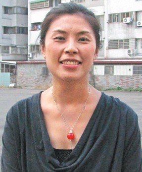 郑丽文不玩微博称会与团队工作淡化个人色彩