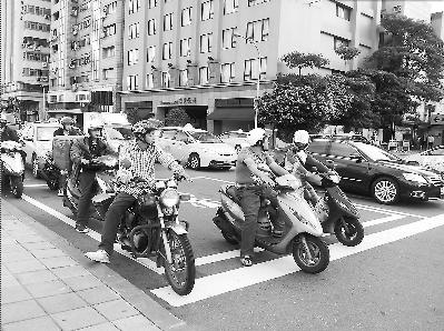 台湾观察:闯红灯警察严管市民监督飙车族成隐患