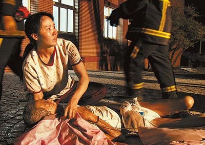 台南医院火灾追踪失眠男子喊“逃命”救百人(图)
