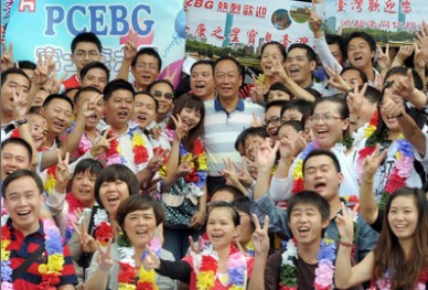 富士康之星参观总部郭台铭在大门口亲自迎接