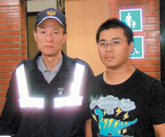 遭8只野狗攻击追跑台湾大学生爬山被困