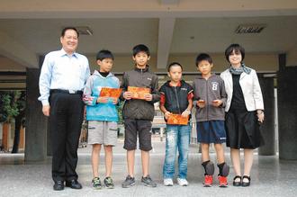 目睹车祸伸援手台湾四名小学生:不用表扬啦