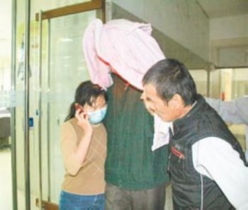 台湾弒母孝子5万交保妻子哭诉“这个家需要他”