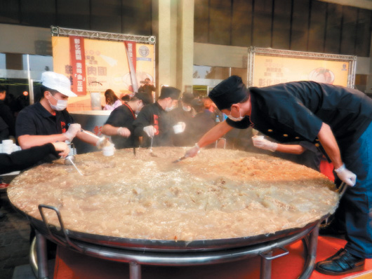 685公斤彰化超级肉丸破吉尼斯纪录(图)
