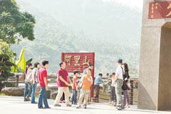 台媒:大陆游客团台湾8日游成购物游7天在购物
