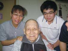 台湾“活雷锋”警花连续29年认养贫童捐助奖学金