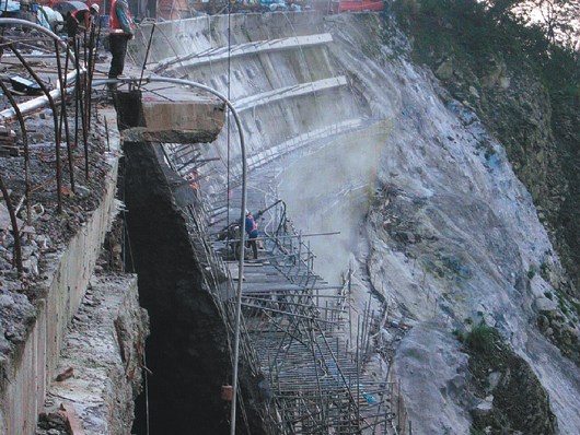 台湾苏花公路再塌方断路陆客团东部行程受阻