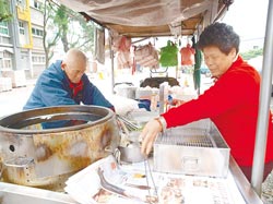 宜兰卖葱油饼老伯捐消防车:我省20年就是想救人