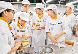 统计:台湾近50万人失业77%企业闹“人才荒”