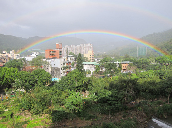 台湾大台北地区现双道彩虹奇观(图)