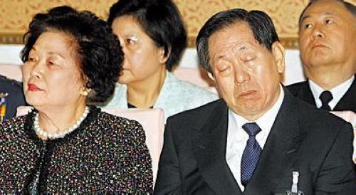 马英九讲话时安全官员打瞌睡被讽“被丢鞋怎么办”