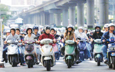 抓拍台湾:街头处处是摩托车阵
