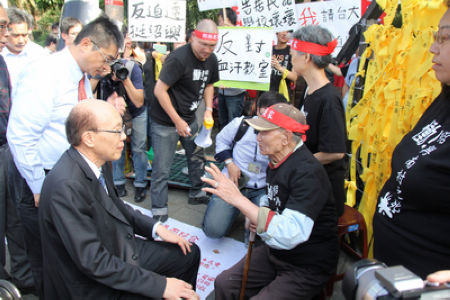 台湾大学请警方进入校园维护秩序被责成检讨
