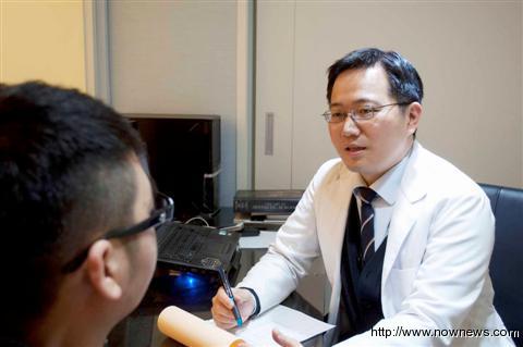 �ر�Ů�Ѵ�̨�����Ӹо�����������ҽ����