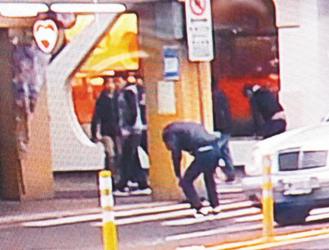 ̨��3�����������ֱ���7��2Ů����Ц���뿪��ͼ��