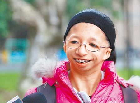 台湾“高考”照顾身障考生首创用手机短信答题