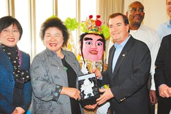 ����Ժ��ί����ϯ��̨���ƴ�ʦ�������顱ī��